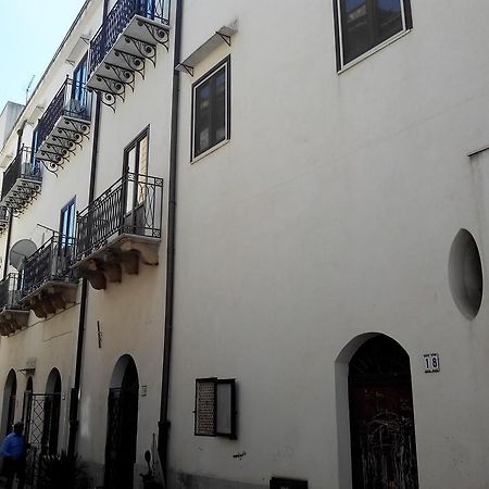 Apartamento Little House Inside Capo'S Market Palermo Exterior foto