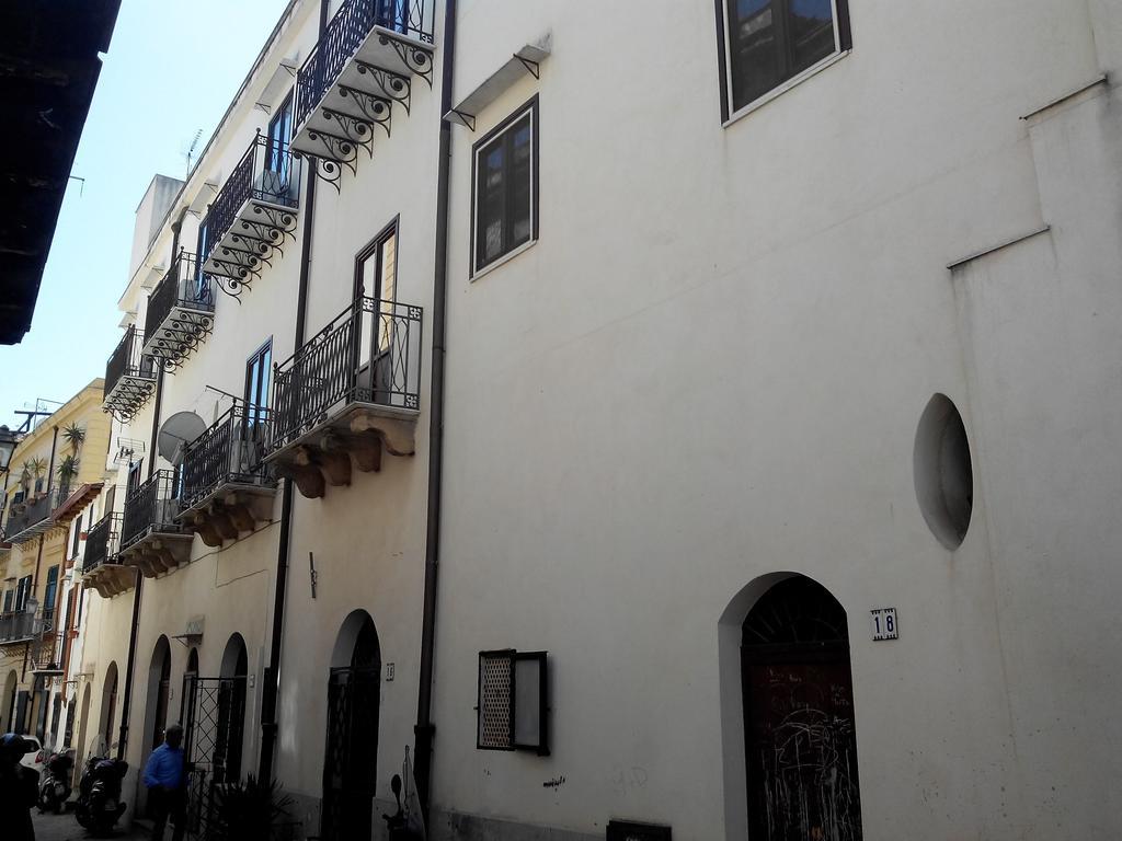 Apartamento Little House Inside Capo'S Market Palermo Exterior foto
