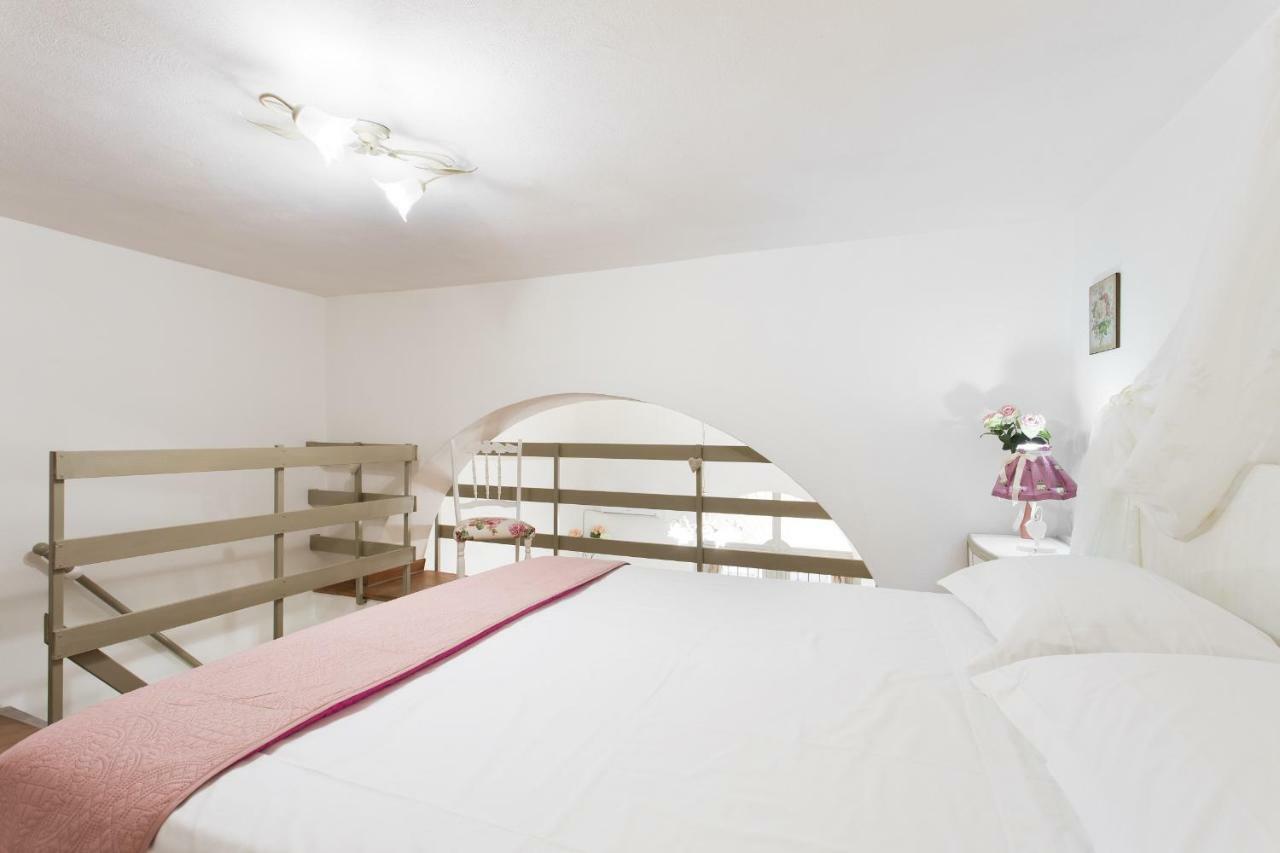 Apartamento Little House Inside Capo'S Market Palermo Exterior foto